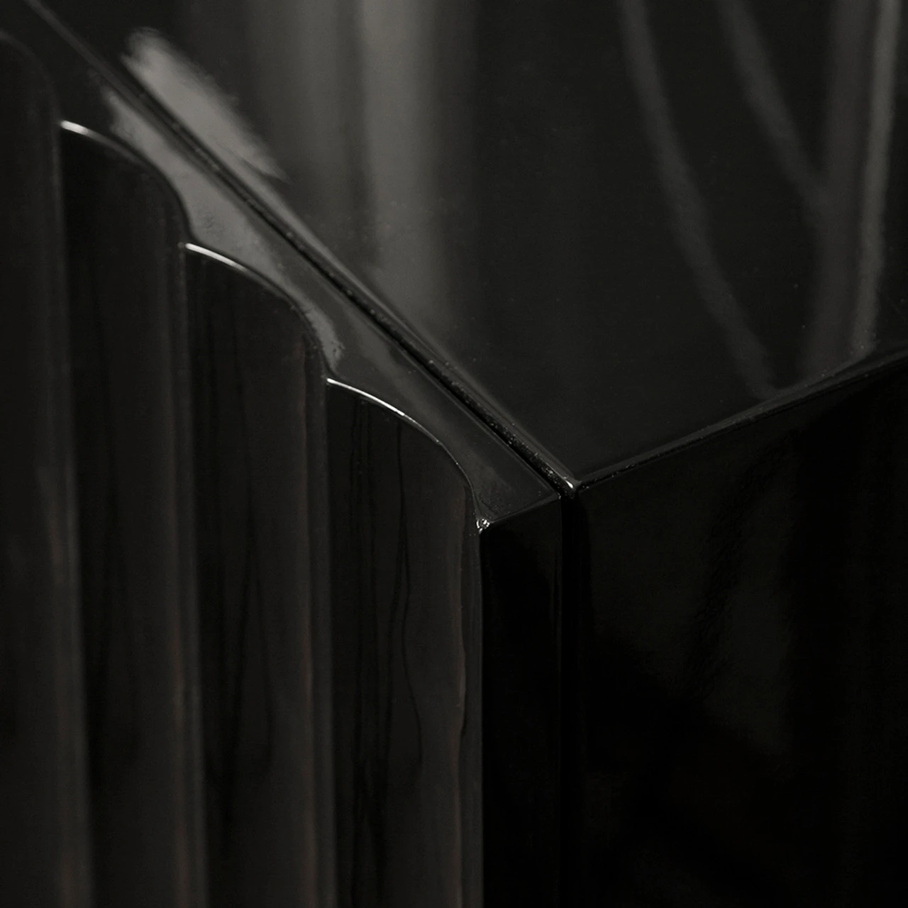 Worlds Away Odette Black Lacquer 4 Door Scalloped Front Cabinet 5 Worlds Away Odette Black Lacquer 4 Door Scalloped Front Cabinet - Image 5