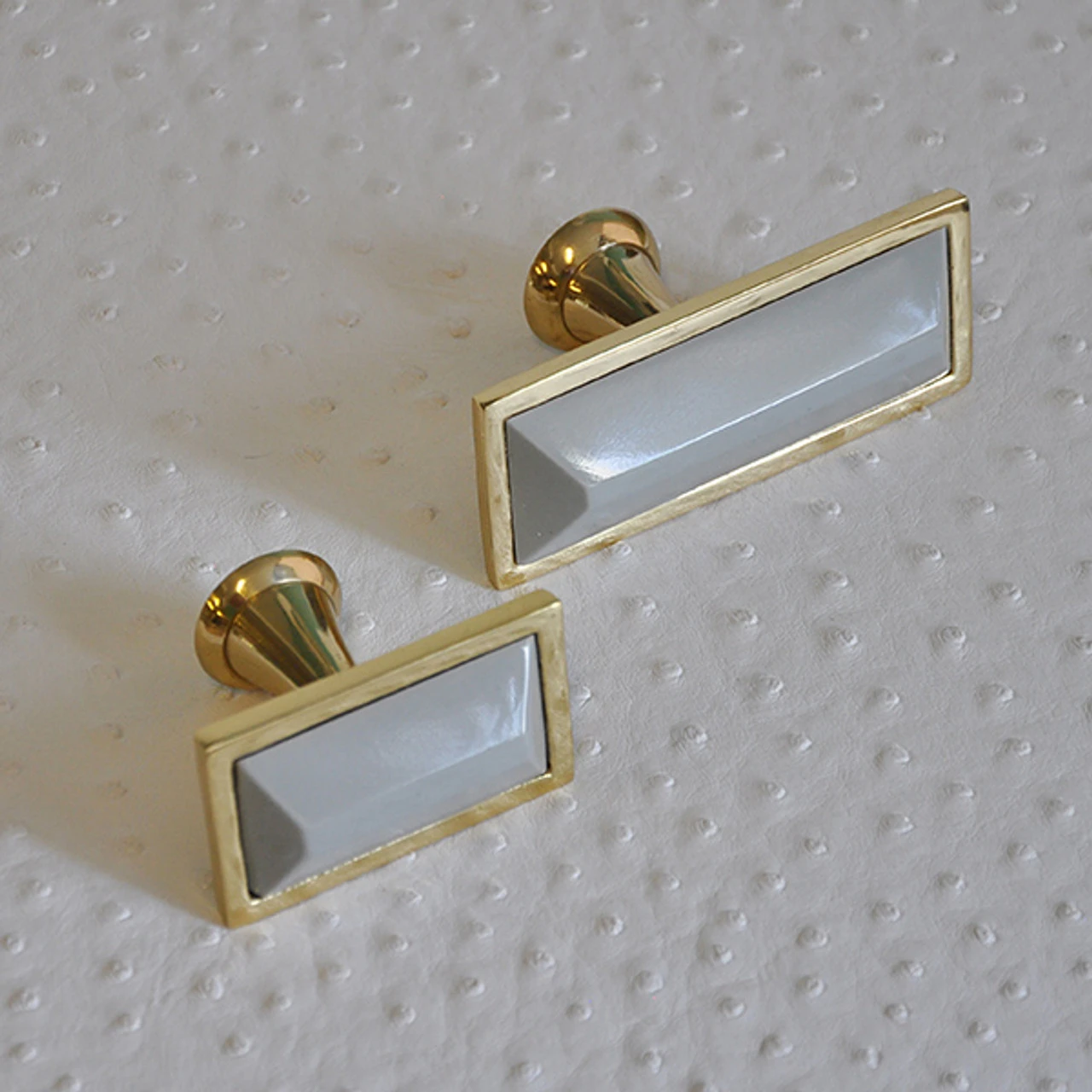 Worlds Away Trent Hardware - Brass/Resin/Cream 1 Worlds Away Trent Hardware - Brass/Resin/Cream